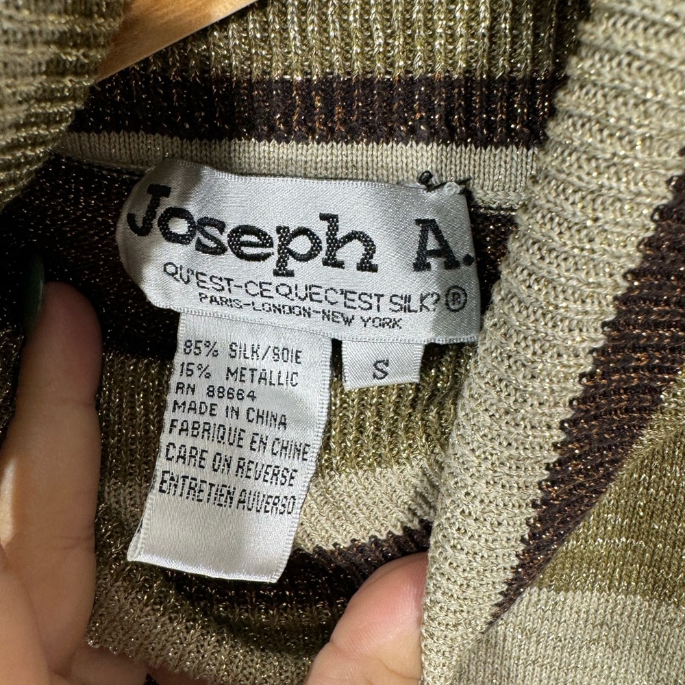 Joseph A. Turtle Neck Tank - Gently Worn Elegance in Women's Small (85% Silk) - Picture 3 of 3